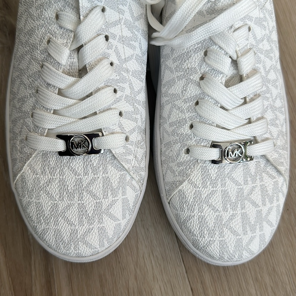 MICHAEL MICHAEL KORS
Sneakers women 6.5 NWOB - Picture 7 of 8